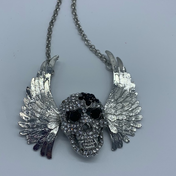Jewelry - New Halloween skull w/big wings pendant necklace